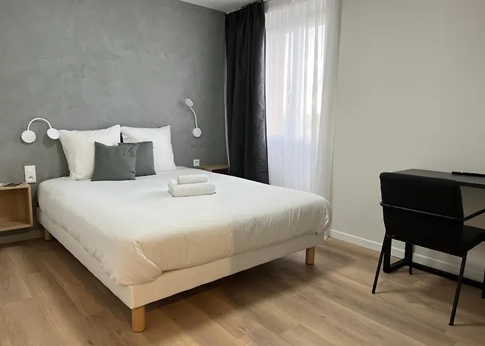 Le Ponson Hotel